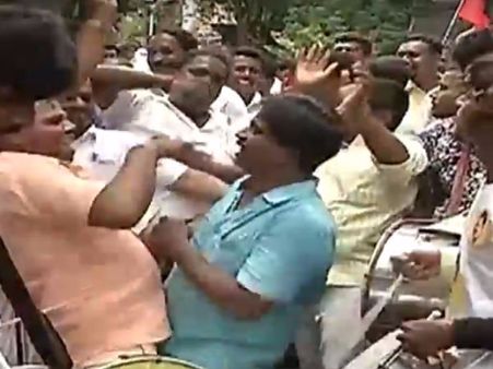 தலைவரானார் ஸ்டாலின்.. குத்தாட்டம், ஆட்டம் பாட்டம்.. திமுக தொண்டர்கள் உற்சாகம்!