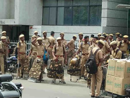 காவேரி மருத்துவமனையில் திடீரென குவிக்கப்பட்ட அதிரடிப்படையினர்.. கலக்கத்தில் தொண்டர்கள்