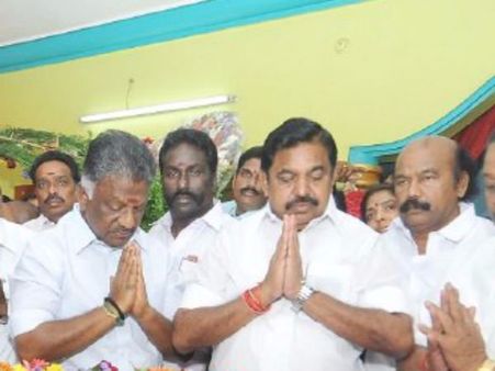 விசுவாசமிக்க தொண்டராக பணியாற்றியவர் ஏ.கே.போஸ்.. எடப்பாடி பழனிசாமி நேரில் அஞ்சலி