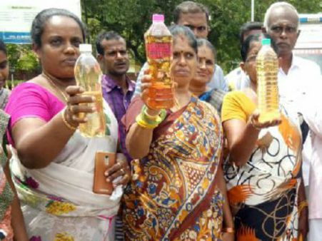 குடிநீர் பாட்டிலை கண்டு பதறிய போலீசார்.. ஈரோடு கலெக்டர் அலுவலகத்தில் பரபரப்பு