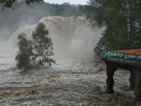 சிதம்பரம் கொள்ளிடம் ஆற்றில் திடீர் உடைப்பு.. 700 வீடுகளை சூழ்ந்தது வெள்ளம்.. மக்கள் அவதி!
