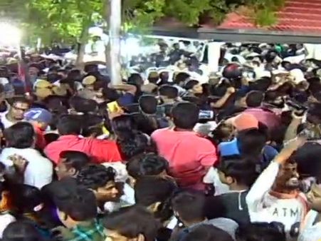 கருணாநிதியின் இறுதிச்சடங்கு... சென்னை வருகின்றனர் ராகுல் உள்ளிட்ட அரசியல் தலைவர்கள்!