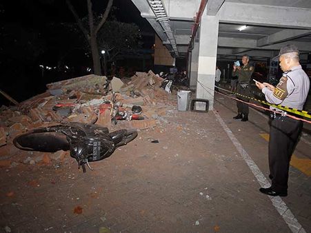 இந்தோனேஷியாவில் பயங்கர நிலநடுக்கம்.. 82 பேர் பலி.. நூற்றுக்கு மேற்பட்டோர் கவலைக்கிடம்