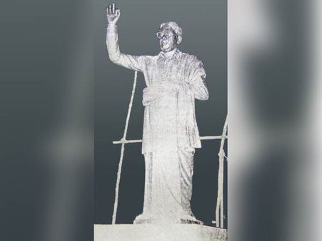 அண்ணா சாலையில் கருணாநிதி சிலை.. ஞாபகம் இருக்கிறதா?