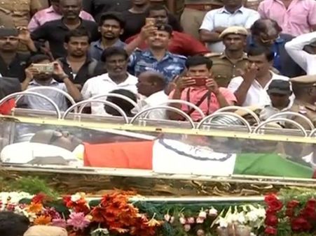 வாழ்ந்தால் இப்படி வாழ வேண்டும்.. மறைந்தாலும் இப்படி மறைந்து போக வேண்டும்..!