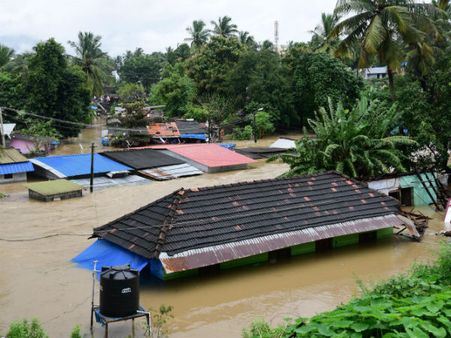 கேரள சினிமாவுக்கு நேரம் சரியில்லை.. சொற்ப தொகையை நிவாரண நிதியாக அறிவித்து வறுபடும் 