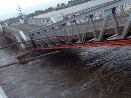 கொள்ளிடத்தில் வெள்ளப் பெருக்கு.. உடையும் நிலையில் பழைய பாலம்.. பதற வைக்கும் லேட்டஸ்ட் வீடியோ!