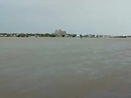 சிதம்பரம் கொள்ளிடத்தில் கரைபுரளும் வெள்ளம்.. தண்ணீரில் தத்தளிக்கும் 9 கிராமங்கள்!