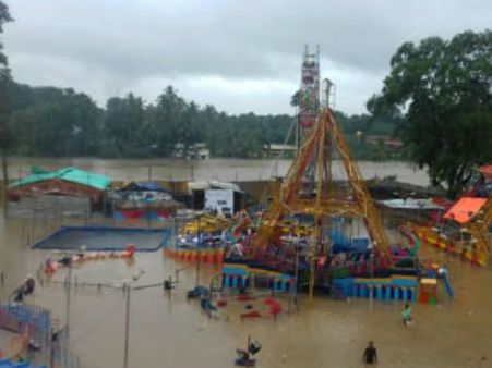 குமரியில் கனமழை.. குழித்துறை அருகே அரசு பொருட்காட்சியில் புகுந்த வெள்ளநீர்.. வாட்டர் பார்க்கான அவலம்