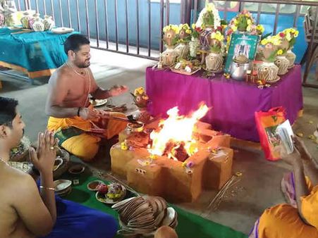 வெள்ளத்தில் தத்தளிக்கும் கேரளா மக்கள் நலம் பெற ஹோமம் - கூட்டு பிரார்த்தனை