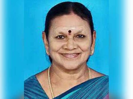 சாலை விபத்தில் சிக்கிய தம்பதி.. ஓடி வந்து சிகிச்சை அளித்த அமைச்சர் சரோஜா!