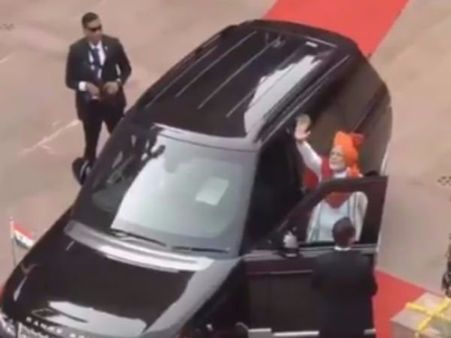 பிரதமர் மோடி காரில் அமர்ந்ததும் செய்யும் முதல் விஷயம் இதுதான்! வைரலாகும் வீடியோ