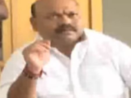 தனது கல்லூரியில் படித்த 11 மாணவிகளுக்கு செக்ஸ் டார்ச்சர்.. தெலுங்கானா எம்பி மகன் மீது புகார்!