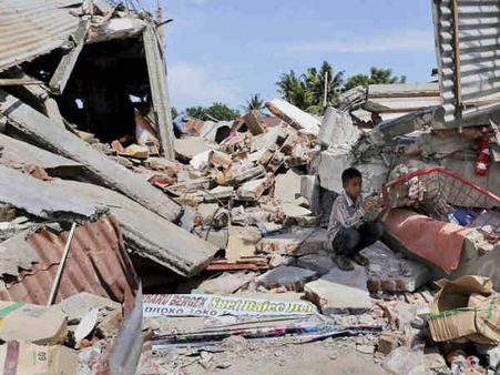இந்தோனேஷியாவை ஆட்டிப்படைக்கும் நிலநடுக்கங்கள்.. பறிபோகும் உயிர்கள்.. பீதியில் உறையும் மக்கள்!