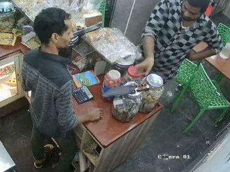 2 ஆப்பிள் ஜூஸு.. கையில இல்லை காசு.. இந்தா பிடி கத்தி.. ஒரு கலகல ரவுடி கதை!