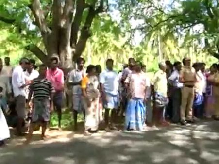 8 வழிச்சாலையை எதிர்த்து அம்மன் கோயில்களில் உண்ணாவிரதம் இருந்தவர்கள் கைது