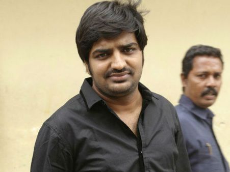 மனசுக்கு கஷ்டமா இருக்குங்க.. கருணாநிதி குறித்து மீம்ஸ் போடாதீங்க.. நடிகர் சதீஷ் வேண்டுகோள்