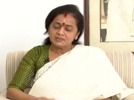 பெரிய அண்ணன் பாடுவார், அழகிரி டான்ஸ் ஆடுவார்.. குடும்ப உறவுகள் பற்றி நெகிழும் கருணாநிதி மகள் செல்வி