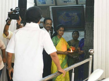 புது பொறுப்பில் மு.க.ஸ்டாலின்.. குடும்பத்தினர் முகங்களில் மகிழ்ச்சி + நிம்மதி!