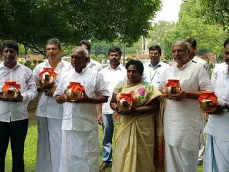 வாஜ்பாய் அஸ்தி தமிழகத்தில் 6 இடங்களில் கரைக்கப்படுகிறது! இன்றும், நாளையும் சென்னையில் அஞ்சலி