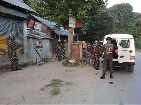 காஷ்மீரில் ராணுவத்தினர் அதிரடி தாக்குதல்.. 2 தீவிரவாதிகள் சுட்டுக்கொலை