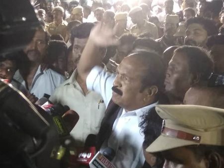 எம்ஜிஆர் நினைவிடத்தில் ஜெ. நினைவிடம் இருக்கையில் கருணாநிதிக்கு மறுப்பா?-வைகோ