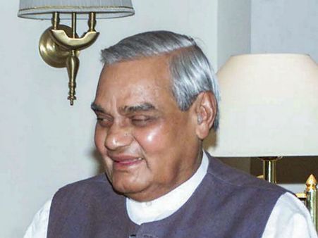 எனக்கு தமிழ் என்றால் கொள்ளை பிரியம்... சொன்னது யார் தெரியுமா? சாட்சாத் வாஜ்பாய்தான்!