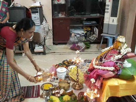 வரங்களை வாரி வழங்கும் வரலட்சுமி விரதம் - தமிழகம் முழுவதும் கொண்டாட்டம்