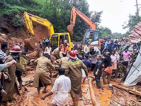 கொல்லத்தில் நிலச்சரிவு.. வாகனப் போக்குவரத்திற்குத் தடை!