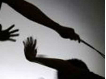 கன்னத்தில் அறைந்த திண்டுக்கல் ஆசிரியர்.. அரளி விதை அரைத்து குடித்த 2 மாணவிகள்.. தொடரும் சிகிச்சை