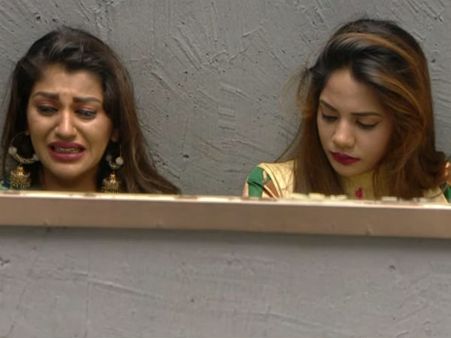 யாரு பர்ஸ்ட் வெளியில போக போறிங்கன்னுதான் டிவிட்ஸ்டே.. நெட்டிசன்ஸ் அதகளம்..! #பிக்பாஸ் 2