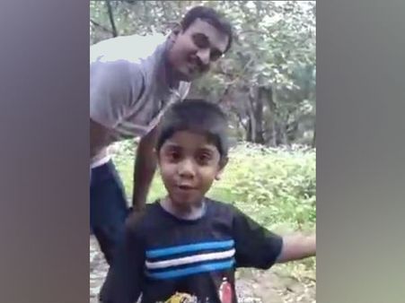 நாம காட்டுக்குள்ள இருக்கோம்.. நிறைய டைனசோர் பார்க்கப் போறோம் வாங்க போலாம்..!