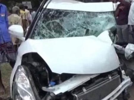 சென்னை நுங்கம்பாக்கம் அருகே கார் விபத்து.. 3 பேர் படுகாயம்