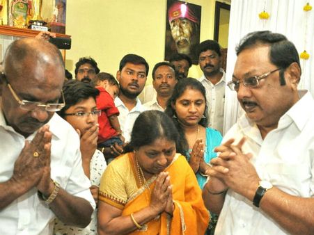 மதுரையில் அழகிரி- அமைச்சர் செல்லூர் ராஜூ திடீர் சந்திப்பு.. பரபரப்பு!