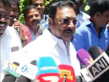 கட்சியில் இருந்து நீக்கியபோது துடித்துவிட்டேன்.. மிகவும் வருந்தினேன்.. அழகிரி உருக்கம்!!