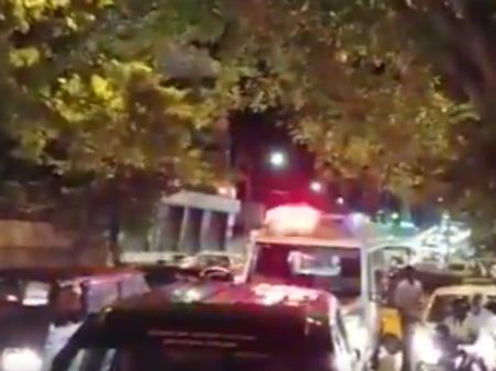 எம்ஜிஆர் பெயரில் மக்களுக்கு இத்தனை தொல்லையா... அதிமுக விழாவில் சிக்கி தவித்த ஆம்புலன்ஸ்!