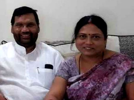 பாஸ்வானுக்கு ஒரு சிக்கல்.. மகள் வடிவில்!