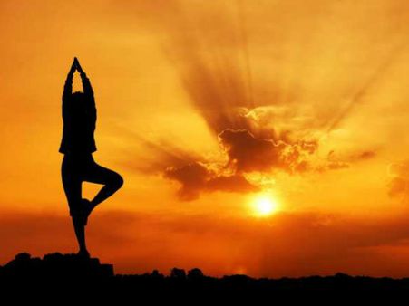 ஆட்சியை பிடிக்கனுமா? களத்திர தோஷம் நீங்கனுமா? சூரியனை வணங்குங்க!