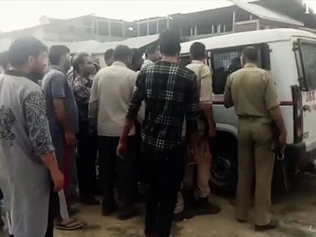 2வது மனைவி மகள் மீது மட்டும் பாசமா? மகனை பலாத்காரம் செய்ய வைத்து உடலை ஆசிட் ஊற்றி சிதைத்த பெண்!