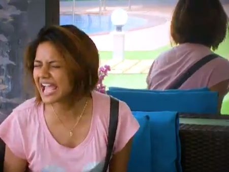 தலையில் அடித்துக்கொண்டு அழும் ஐஸ்வர்யா.. என்ன நடக்கிறது பிக்பாஸ் வீட்டில்?