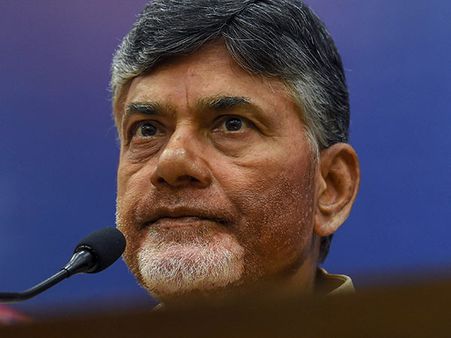 ஆந்திர முதல்வர் சந்திரபாபு நாயுடுவிற்கு பிடி வாரண்ட் பிறப்பித்த நீதிமன்றம்!