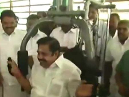 ஜிம்மில் உடற்பயிற்சி செய்து அசத்திய முதல்வர் எடப்பாடி பழனிச்சாமி!