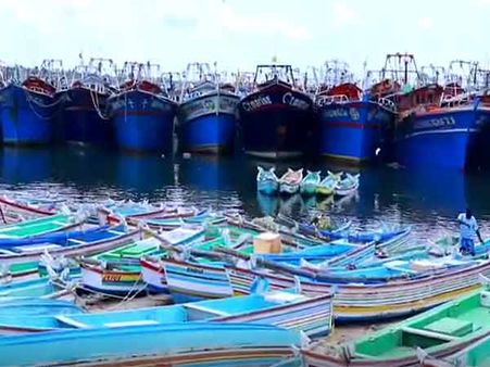 நாகை மீனவர்கள் மீது கடற்கொள்ளையர்கள் தாக்குதல்.. தாக்குதலில் மீனவர்கள் பலத்த காயம்!