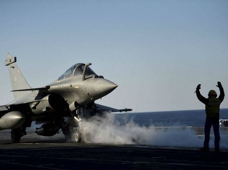 ஆயிரம் கோடி அல்ல.. லட்சம் கோடி.. இந்திய பாதுகாப்பை கேள்விக்குள்ளாக்கிய ரபேல் டீல்.. என்ன நடந்தது?