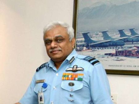 தெரியாமல் தொடையில் துப்பாக்கியால் சுட்டுக் கொண்ட விமானப்படை துணைத் தளபதி!