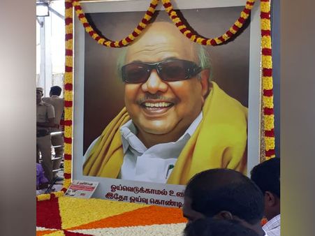 இன்றோடு 30 நாள்.... எப்படி இருக்கிறது கருணாநிதி சமாதி?