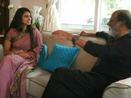 ஊரே விவாதிக்கும் விஷயத்தில் நீங்கள் மட்டும் கருத்து சொல்ல மறுப்பது ஏன்?- ரஜினிக்கு கஸ்தூரி கேள்வி