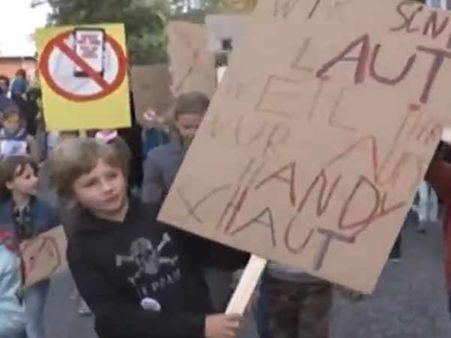 கொஞ்சி பேசாத மம்மி, டாடிகள்.. கொந்தளித்து கிளம்பிய குட்டீஸ்கள்!