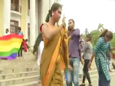 நீக்கப்பட்ட 377 சட்ட பிரிவு.. நாடு முழுக்க கொண்டாட்டம்.. உற்சாக வீடியோ!