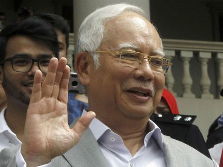 ஊழல் குற்றச்சாட்டு.. மலேசியா முன்னாள் பிரதமர் நஜீப் ரசாக் அதிரடி கைது